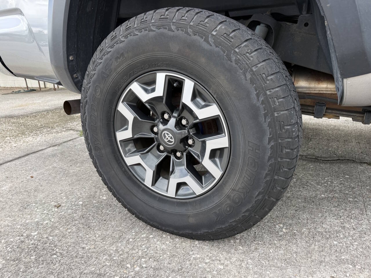 Used 2021 Toyota Tacoma TRD Off-Road AWD/4WD image 10