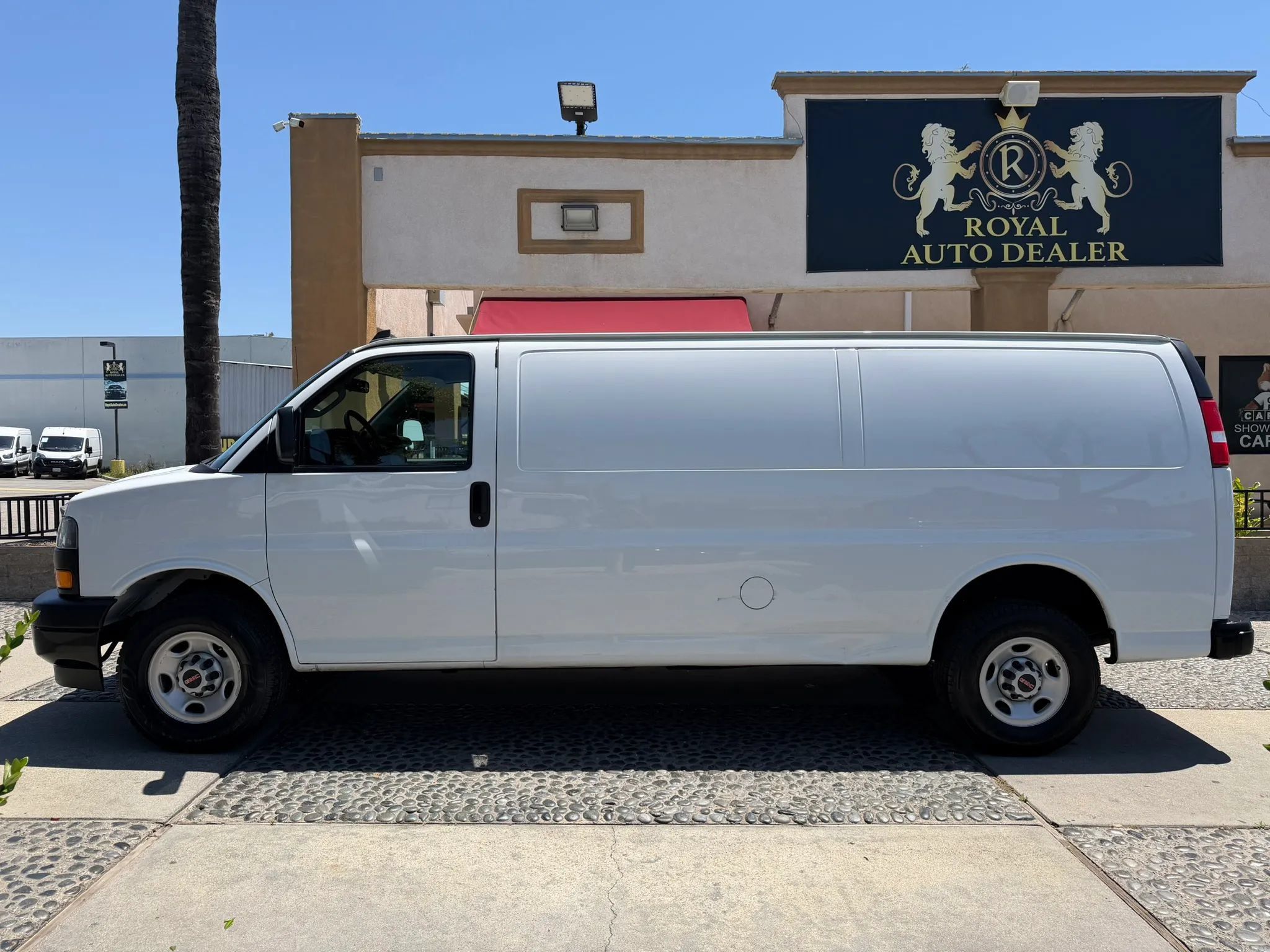 Used 2023 GMC Savana 2500 Extended w/ Driver Convenience Package RWD image 8
