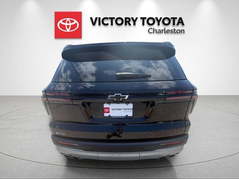 Used 2025 Chevrolet Traverse LT w/ Driver Confidence Package AWD/4WD image 4