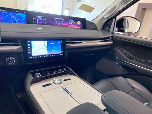 New 2025 Lincoln Navigator L Reserve image 16