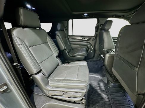 Used 2022 GMC Yukon XL Denali image 30