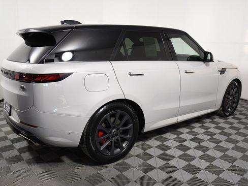 Used 2023 Land Rover Range Rover Sport SE Dynamic image 7