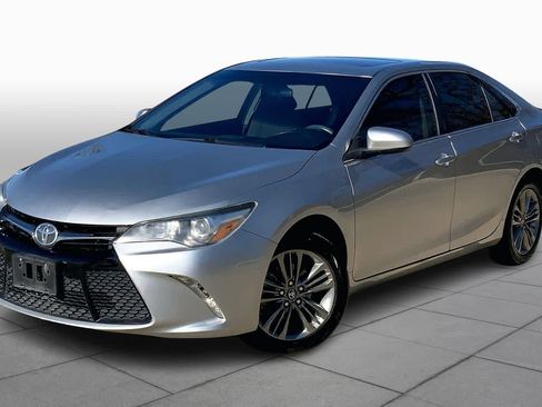 Used 2017 Toyota Camry XSE image 1