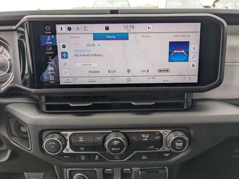 Used 2025 Jeep Wrangler Sport image 15