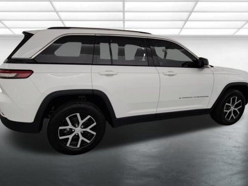 Used 2024 Jeep Grand Cherokee Limited AWD/4WD image 9