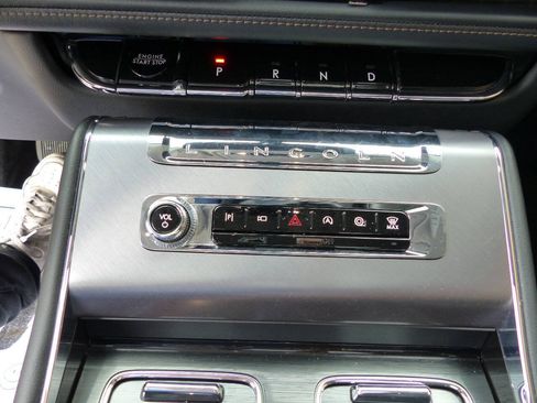 Used 2025 Lincoln Aviator AWD image 29