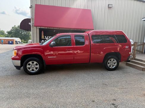 Used 2011 GMC Sierra 1500 SLT w/ SLT Convenience Package AWD/4WD image 7