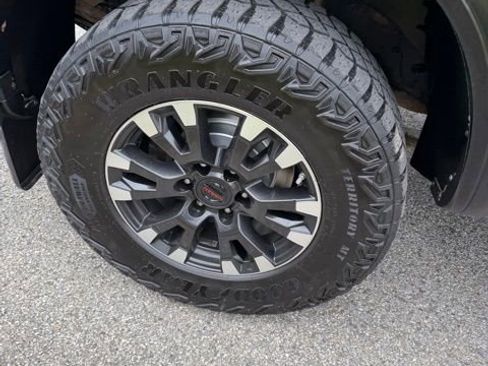 Used 2020 Nissan Titan PRO-4X w/ Pro-4x Convenience Package AWD/4WD image 10