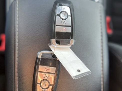 Used 2019 Ford Fusion SE image 14