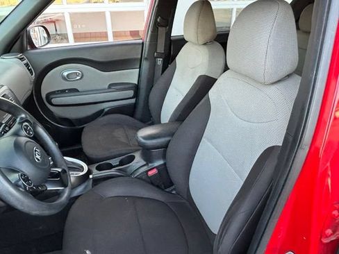 Used 2019 Kia Soul FWD image 4