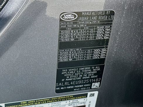 Certified 2025 Land Rover Discovery Dynamic SE AWD/4WD image 35