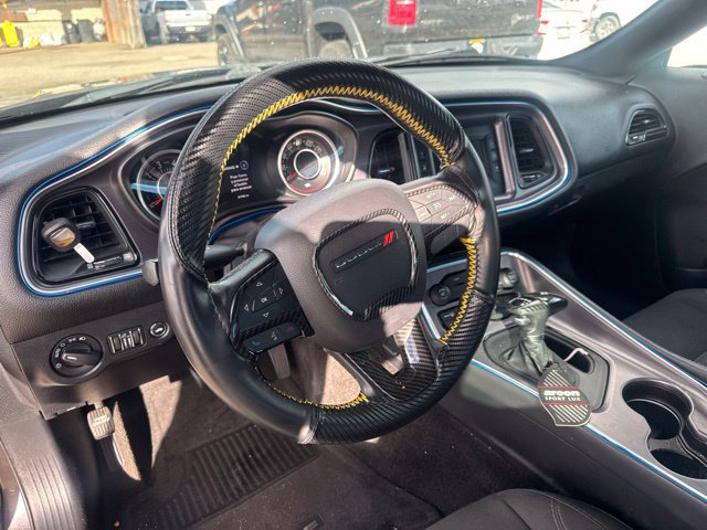 Used 2015 Dodge Challenger SXT RWD image 10