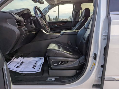Used 2020 Cadillac Escalade Premium Luxury image 13