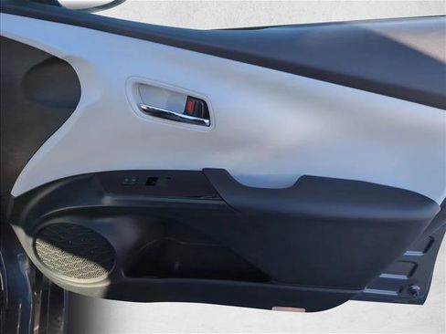 Certified 2021 Toyota Prius XLE image 22