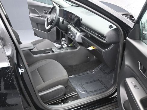 Certified 2026 Hyundai Kona SE image 9