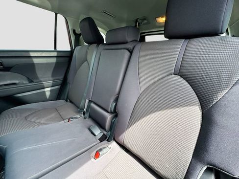 Used 2023 Toyota Highlander L AWD/4WD image 28