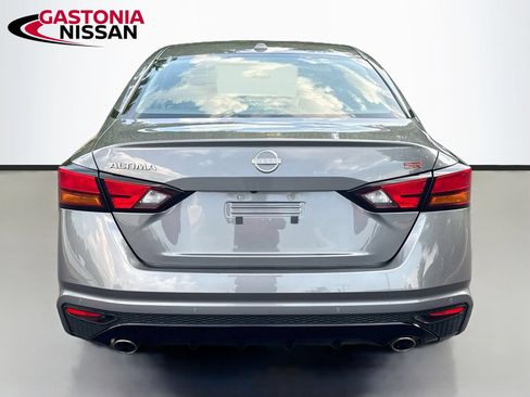 Used 2024 Nissan Altima 2.5 SR FWD image 7