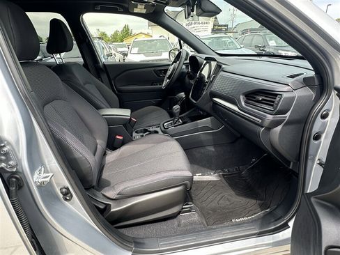 Used 2025 Subaru Forester Premium AWD/4WD image 7