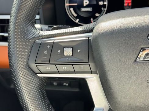 Used 2025 Mitsubishi Outlander 4WD Plug-In Hybrid image 27