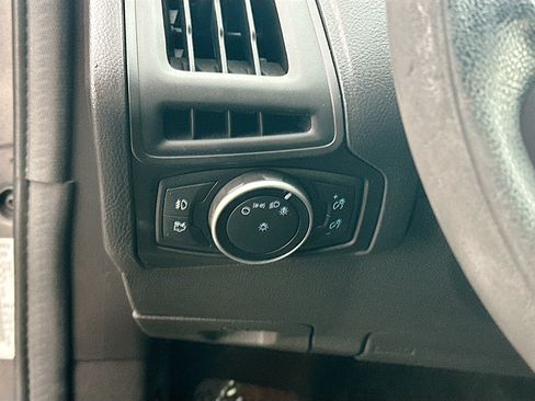 Used 2017 Ford Focus SE FWD image 16