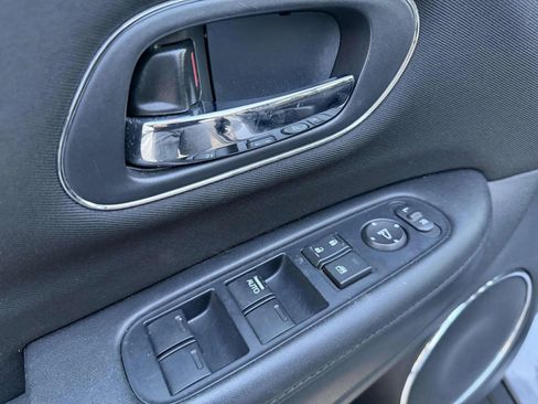 Used 2017 Honda HR-V EX image 14