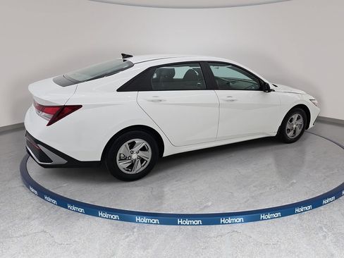 Used 2024 Hyundai Elantra SE FWD image 5