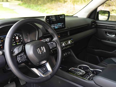 Used 2025 Honda Pilot Elite image 16