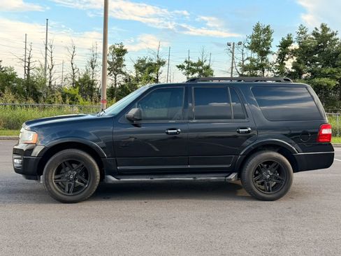 Used 2015 Ford Expedition XLT w/ Equipment Group 202A RWD image 3
