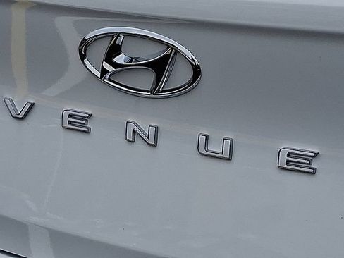 New 2026 Hyundai Venue SEL FWD image 6