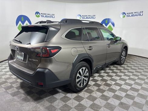 Used 2023 Subaru Outback Premium image 11