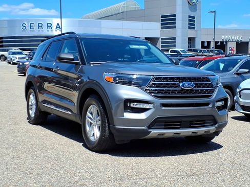 Used 2021 Ford Explorer XLT w/ Equipment Group 202A AWD/4WD image 3