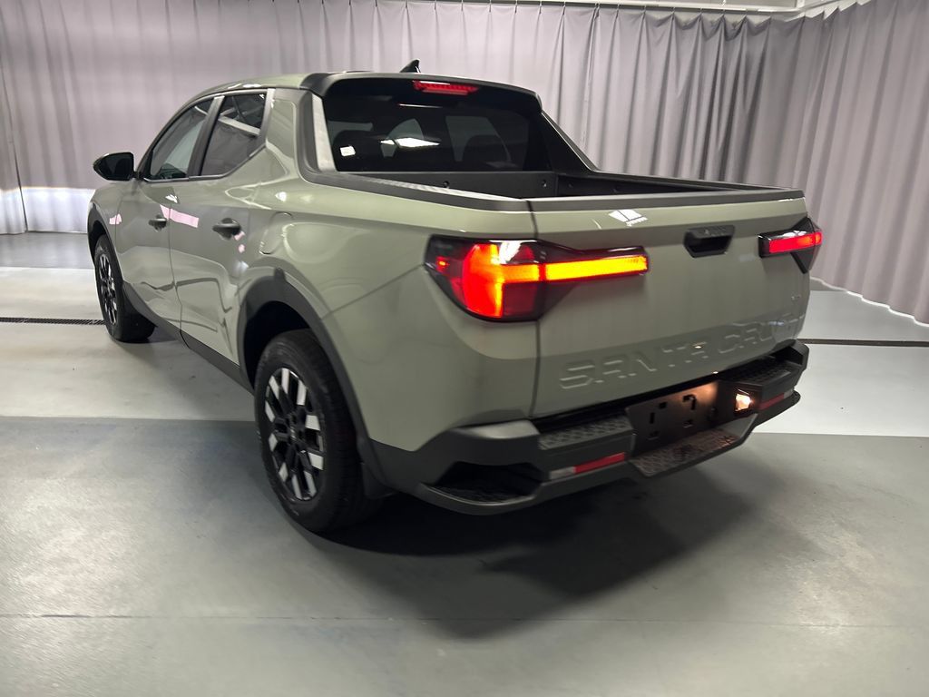 Used 2025 Hyundai Santa Cruz SE AWD/4WD image 5