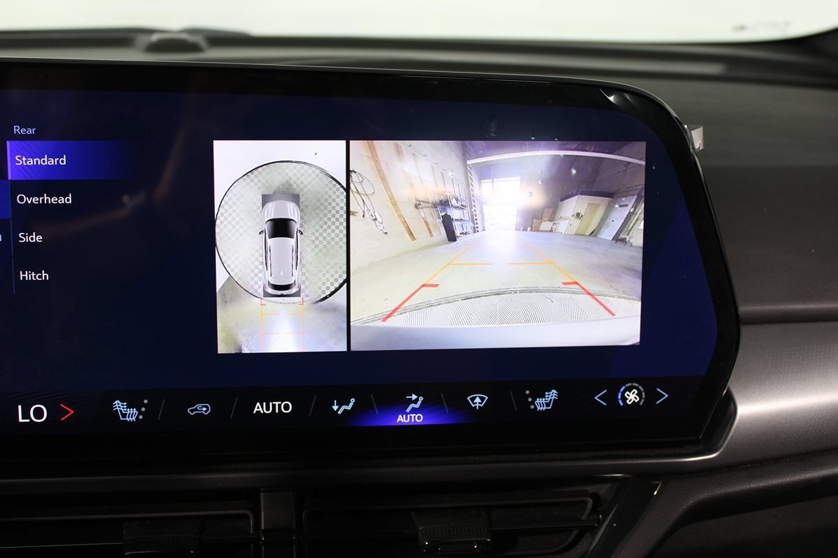 Used 2024 Chevrolet Equinox EV RS FWD image 10