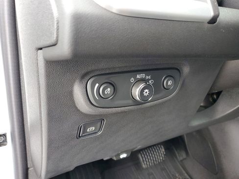 Used 2024 GMC Terrain SLT w/ LPO, Floor Liner Package image 9