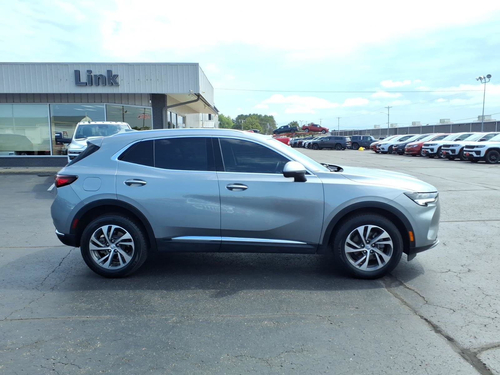 Used 2023 Buick Envision Essence AWD/4WD image 2