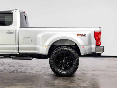 Used 2019 Ford F350 Lariat w/ Lariat Value Package AWD/4WD image 12