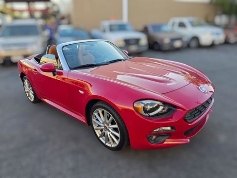 Used 2017 FIAT 124 Spider Lusso RWD image 9