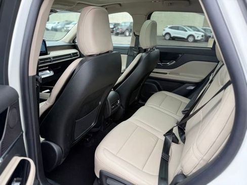 Used 2025 Lincoln Corsair Reserve AWD/4WD image 12