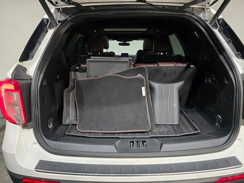 Used 2023 Ford Explorer Platinum w/ Technology Package image 40