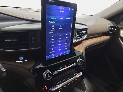 Used 2023 Ford Explorer King Ranch w/ Technology Package image 20