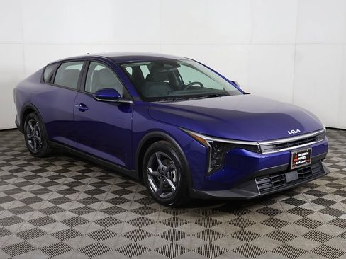 Used 2025 Kia K4 LXS image 2