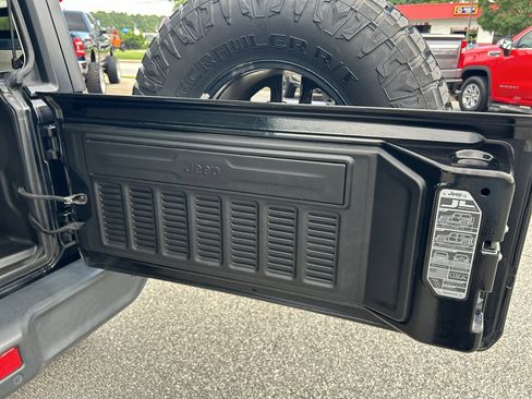 Used 2019 Jeep Wrangler Unlimited Rubicon w/ Dual Top Group image 9
