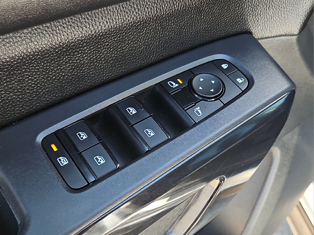 Used 2024 Nissan Pathfinder SV FWD image 18
