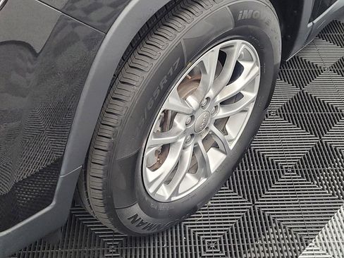 Used 2019 Jeep Cherokee Latitude Plus w/ Cold Weather Group AWD/4WD image 31
