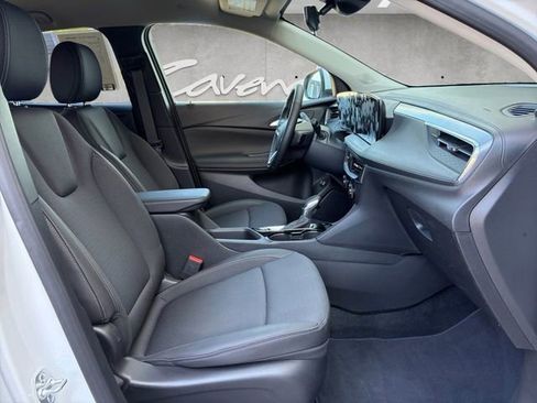 Certified 2026 Buick Encore GX Preferred w/ Advanced Technology Package FWD image 25