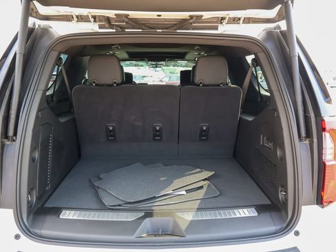 Used 2025 GMC Yukon XL Denali w/ Denali Reserve Package AWD/4WD image 5