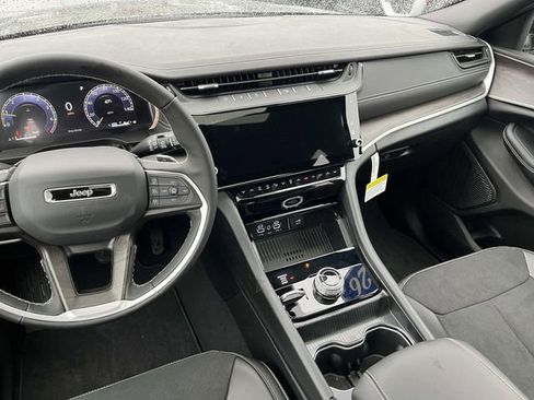New 2026 Jeep Grand Cherokee Altitude image 13