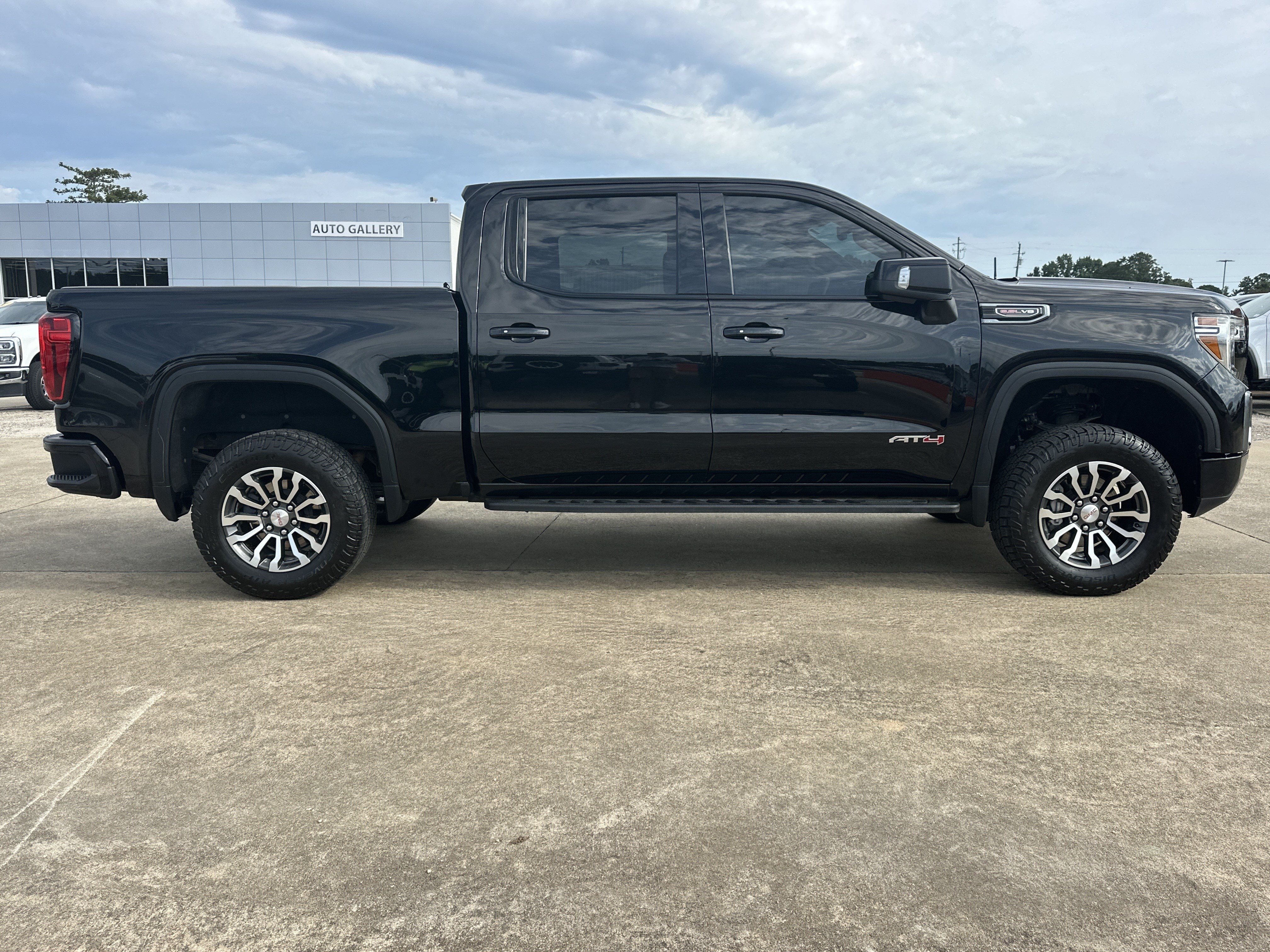 Certified 2022 GMC Sierra 1500 AT4 w/ AT4 Premium Package AWD/4WD image 4
