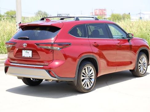 New 2026 Toyota Highlander Platinum AWD/4WD image 8
