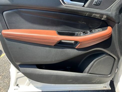 Used 2015 Ford Edge Titanium w/ Equipment Group 302A FWD image 8